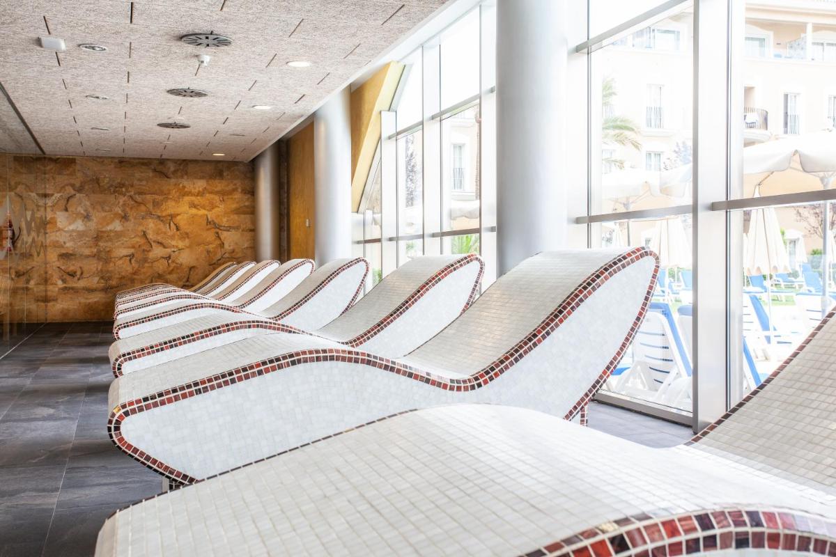 Cama o camas de una habitación en Grupotel Playa de Palma Suites & Spa