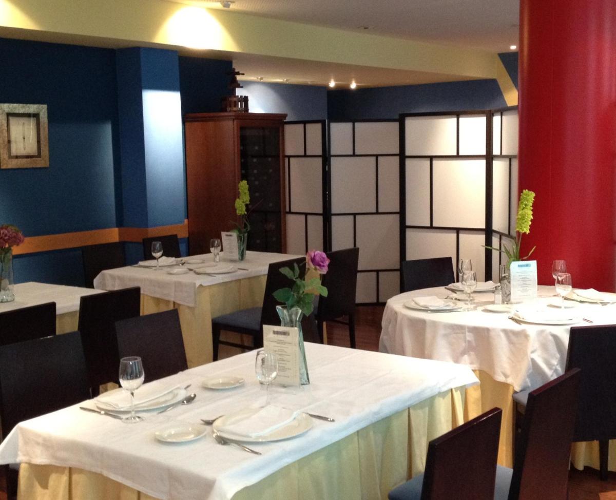 Un restaurante o sitio para comer en Hotel Torresport