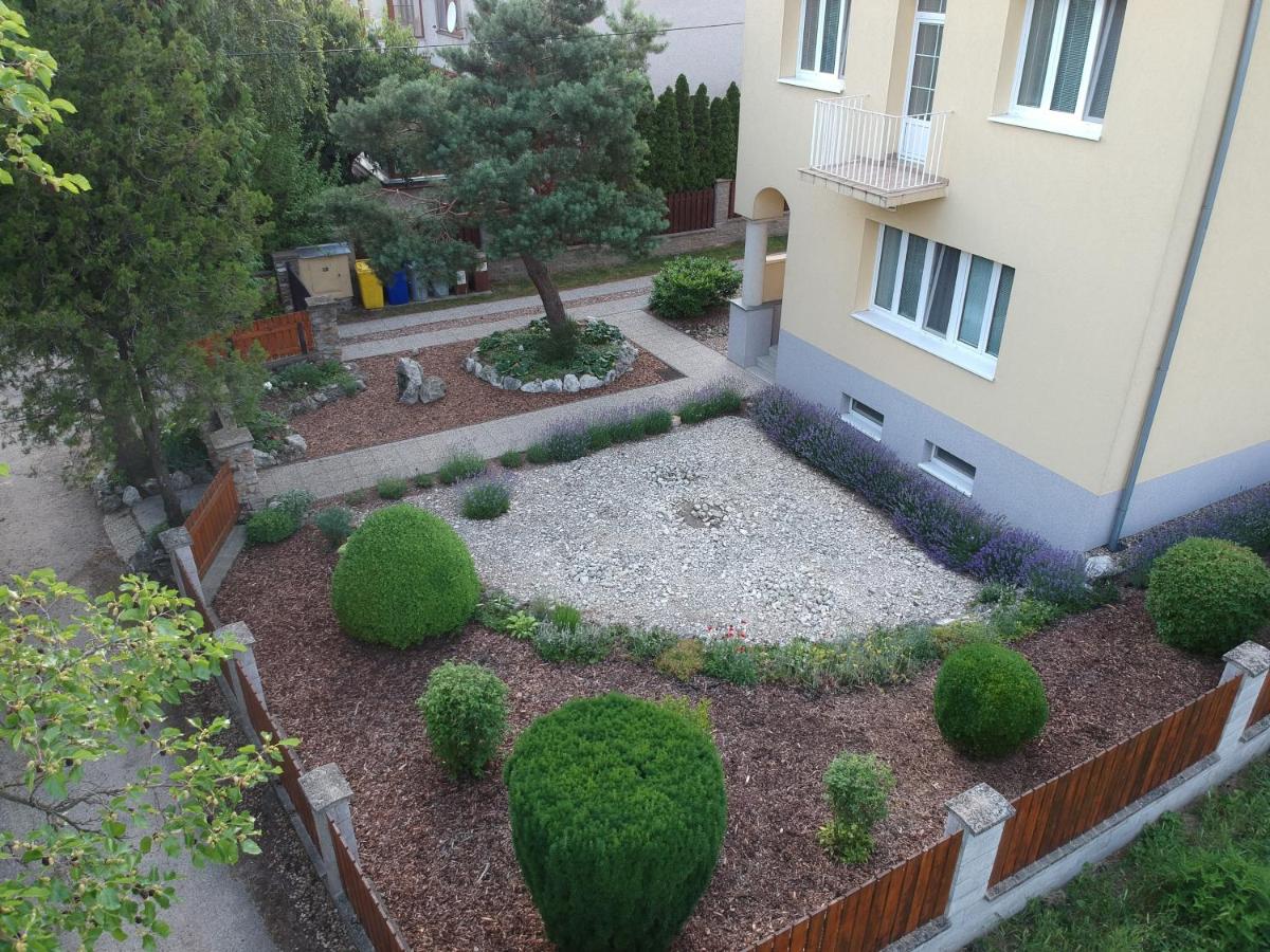 Pod Svatým kopečkem - Housity