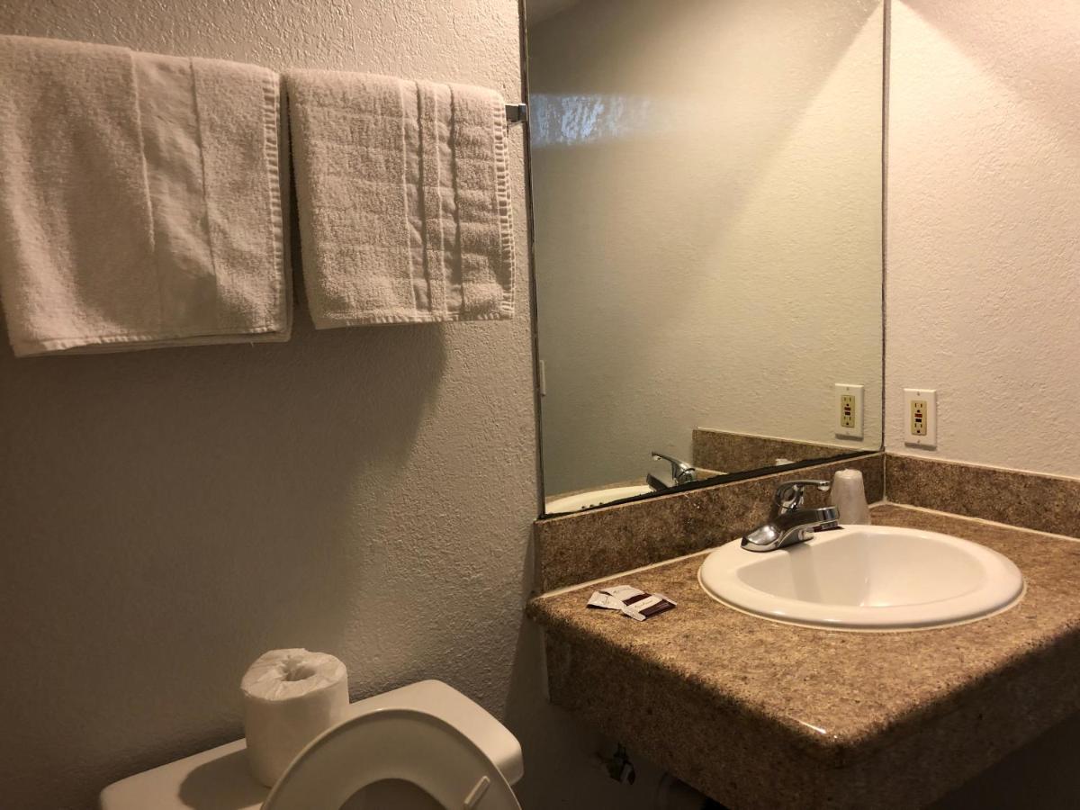 Starlight Inn, Valley Blvd - Downtown LA - Housity