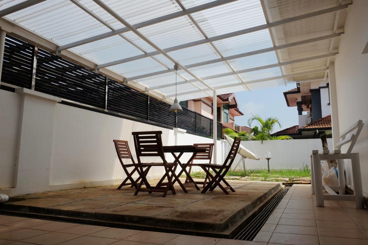 Natol Homestay - Sydney Batu Kawa MJC New Townships - Housity