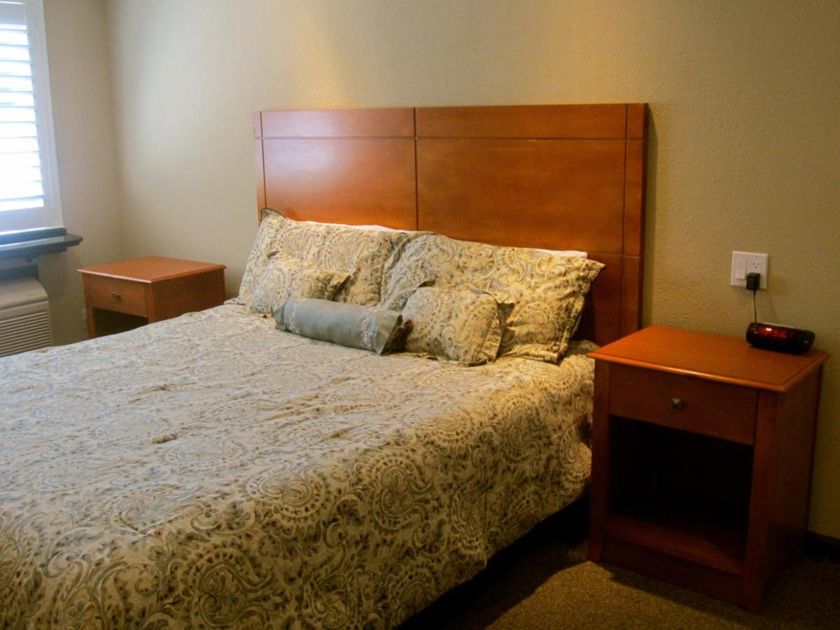 Deluxe Inn Redwood City - Housity