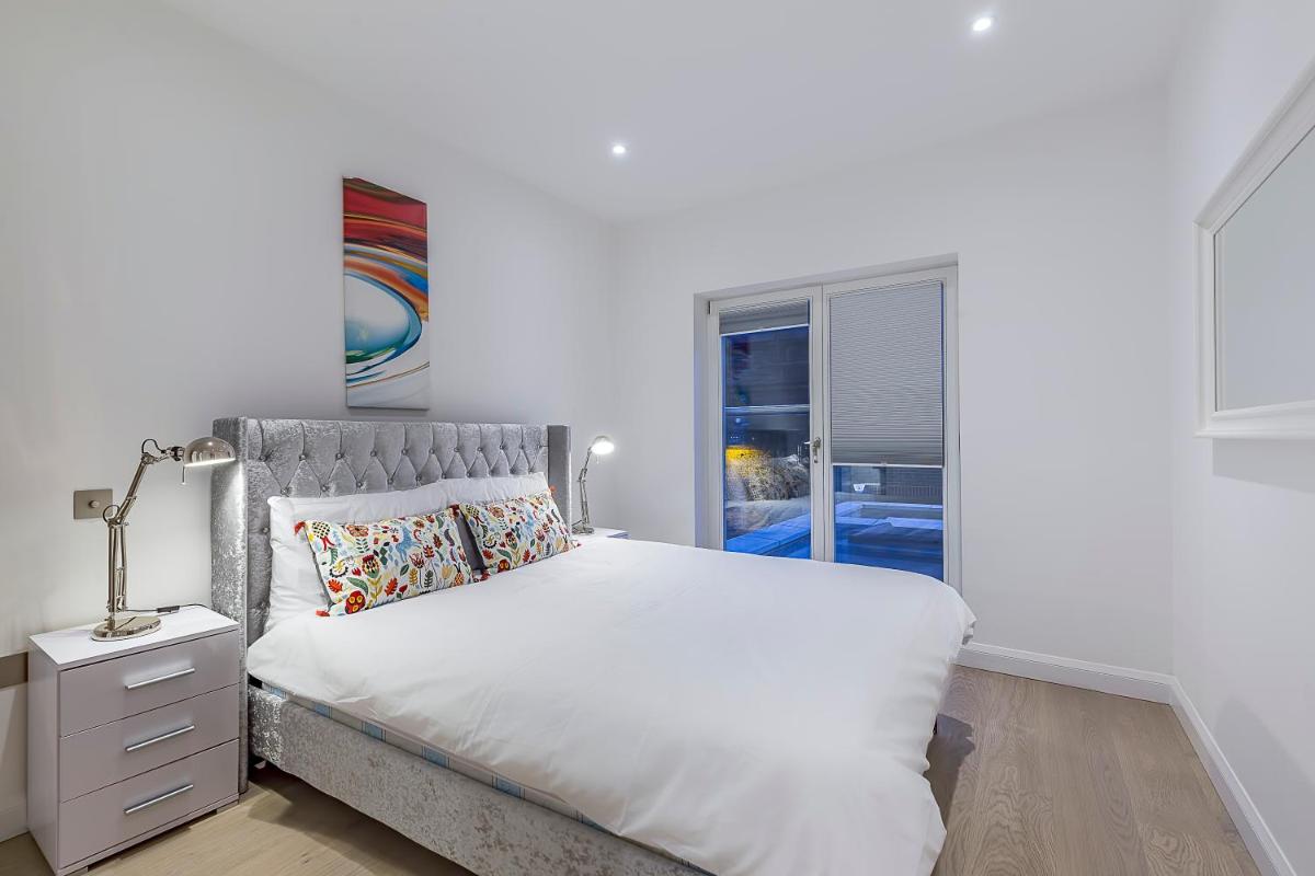 Charles Dickens, Tate Modern Apartments - Housity
