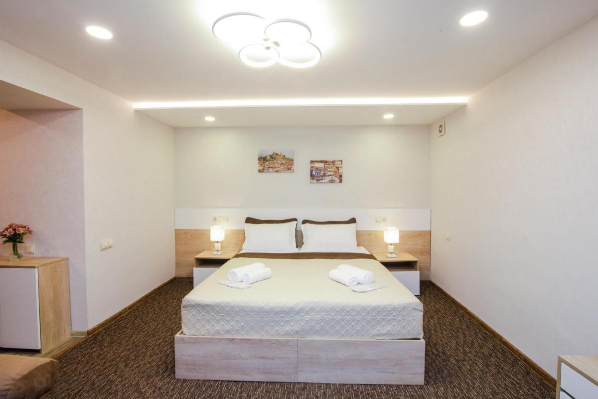 Opera Apartment Very Heart Of Tbilisi - Housity