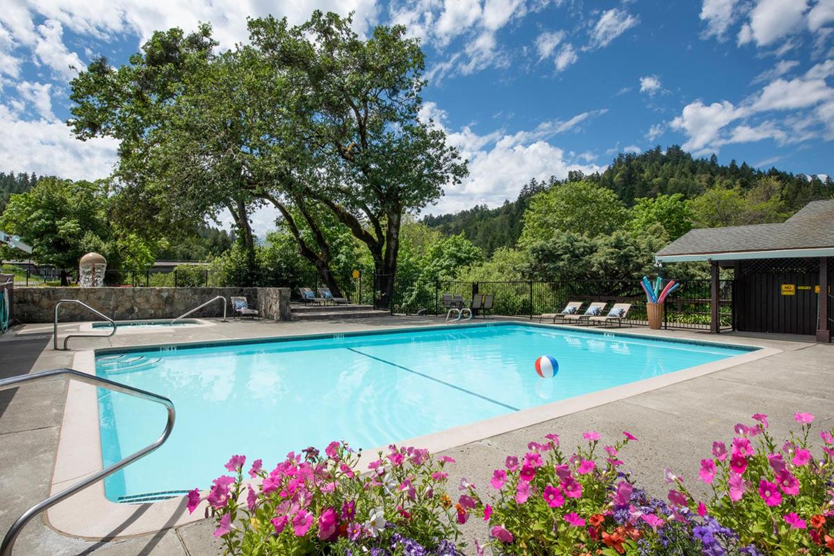 Benbow Historic Inn - Housity