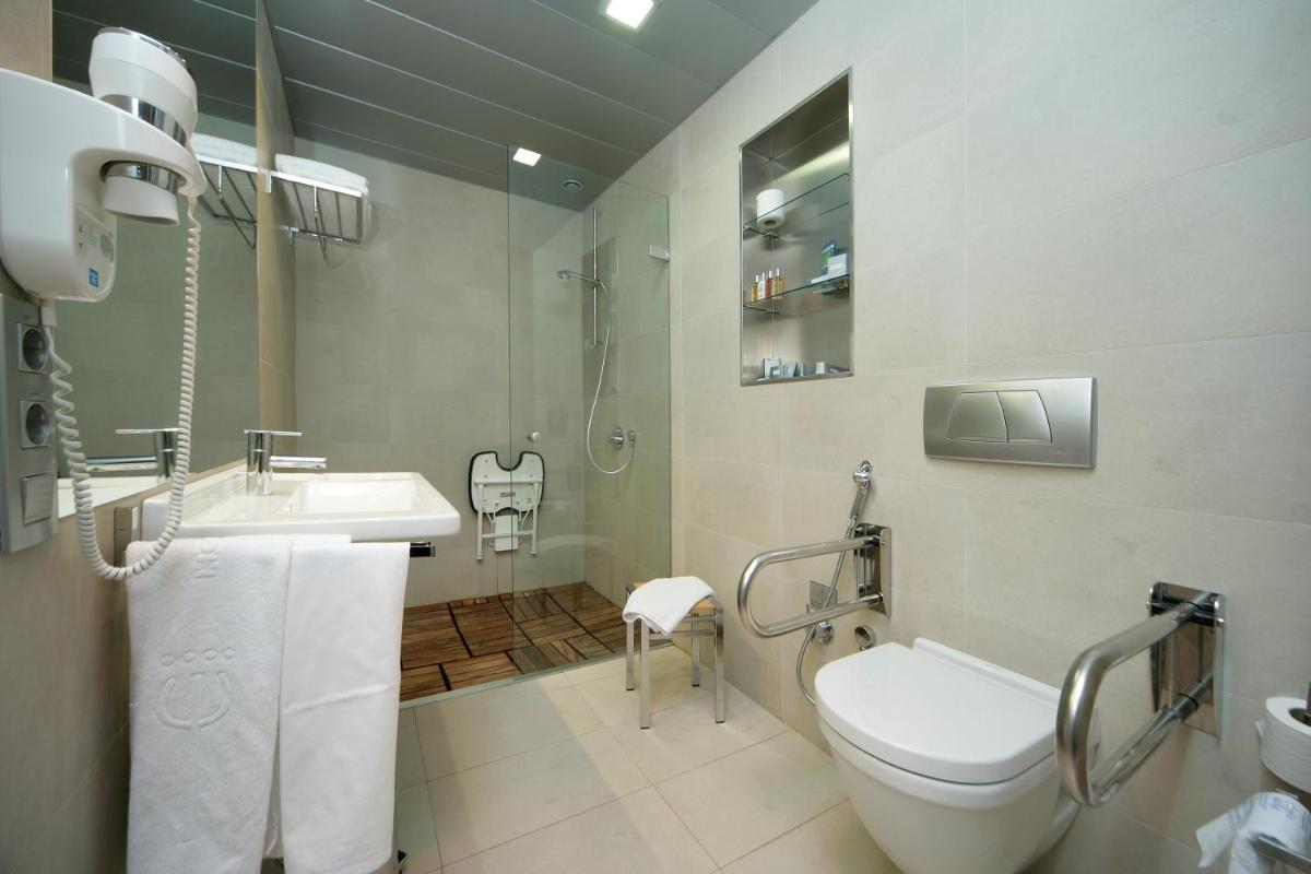 Un baño de Hotel Neptuno Playa & Spa