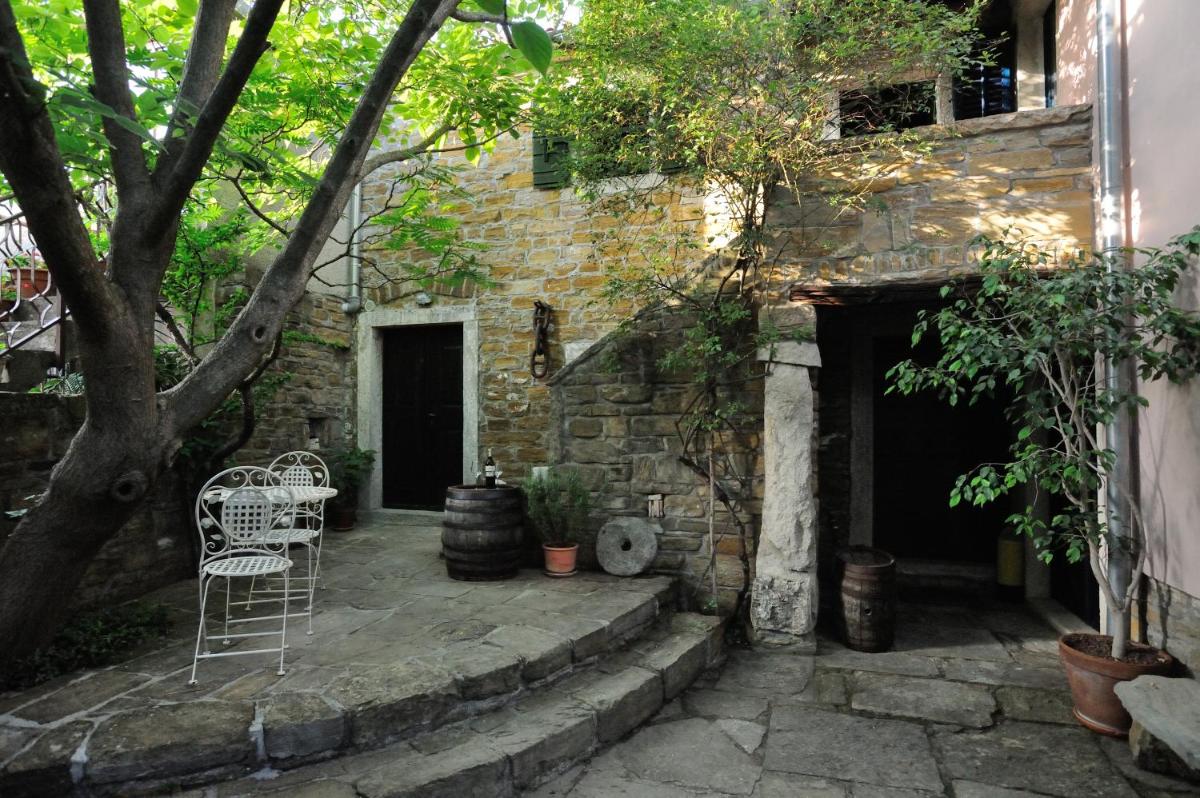 Traditional Istrian Stone House - Housity