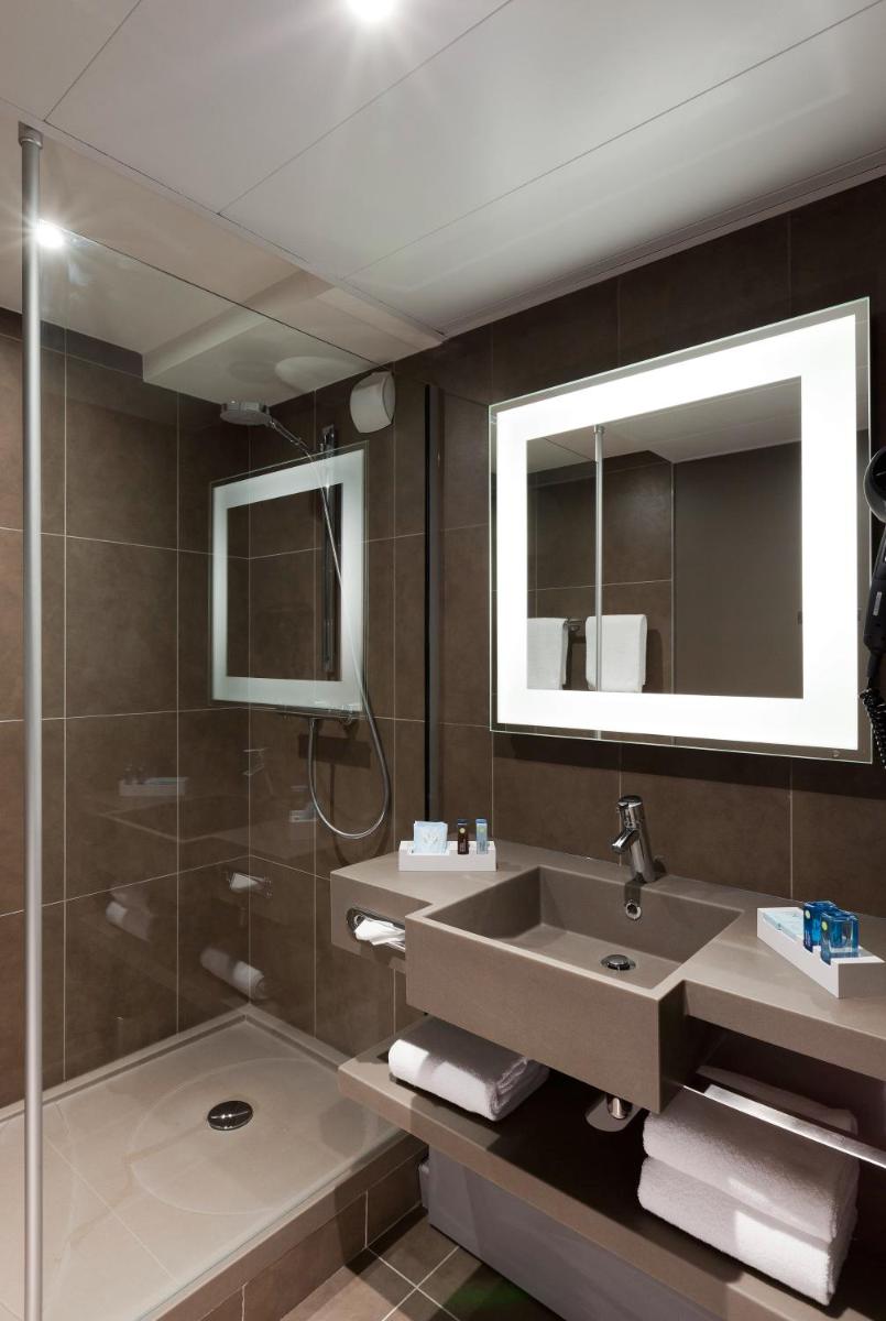 Salle de bains dans l'établissement Novotel Senart Golf De Greenparc
