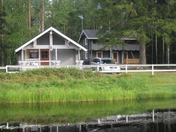 Huhtaniemen Mökkikylä - Housity