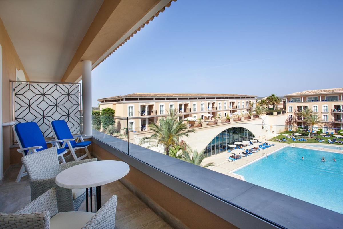 Piscina en o cerca de Grupotel Playa de Palma Suites & Spa
