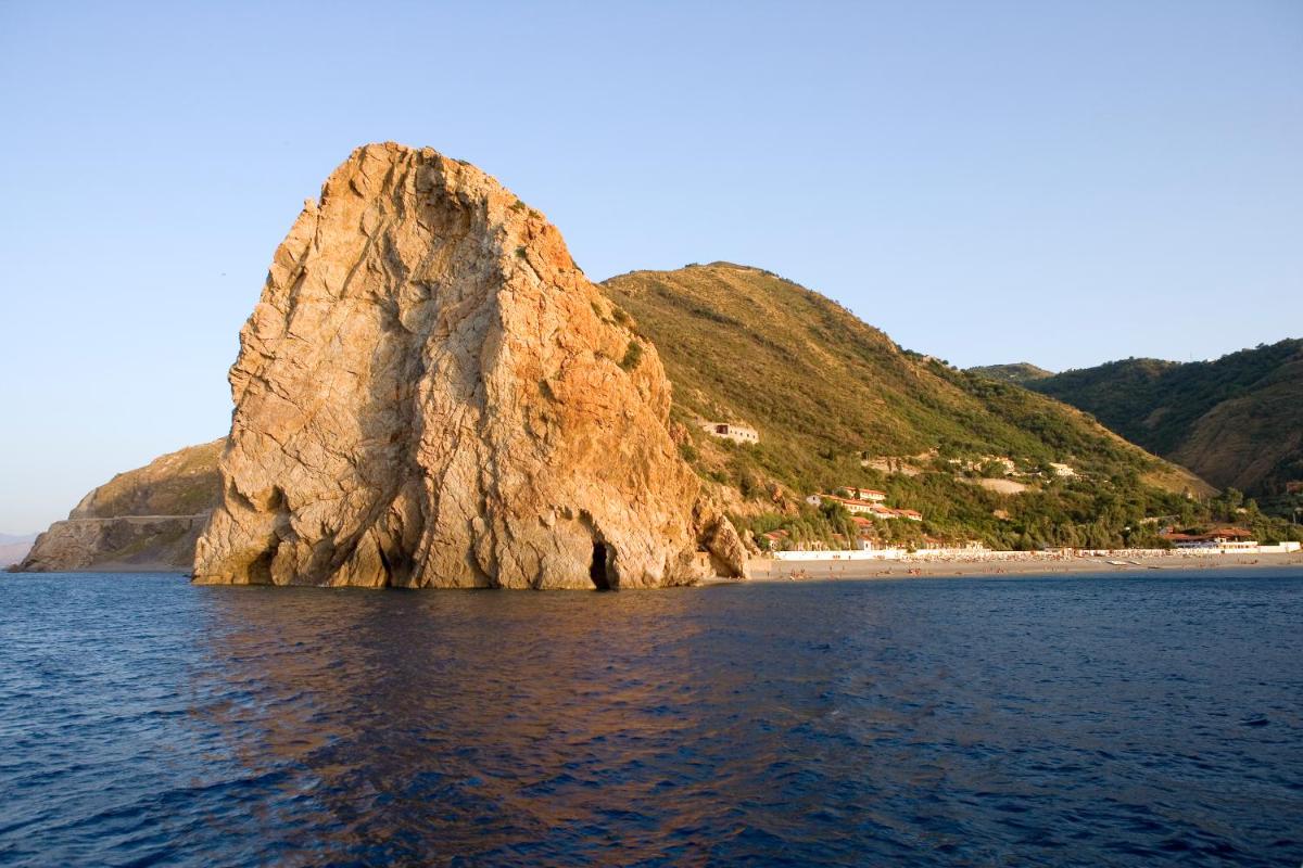 TH Gioiosa Mare - Capo Calavà Village - Housity