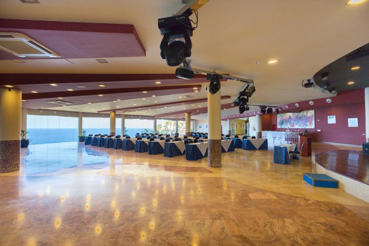 Un restaurante o sitio para comer en Gloria Palace Royal Hotel & Spa