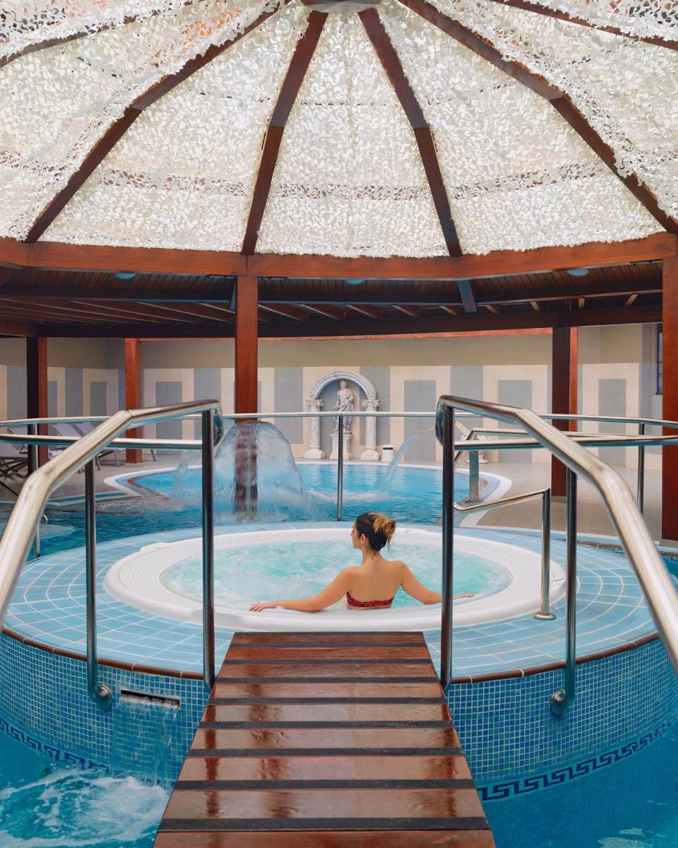 Piscina en o cerca de H10 Conquistador