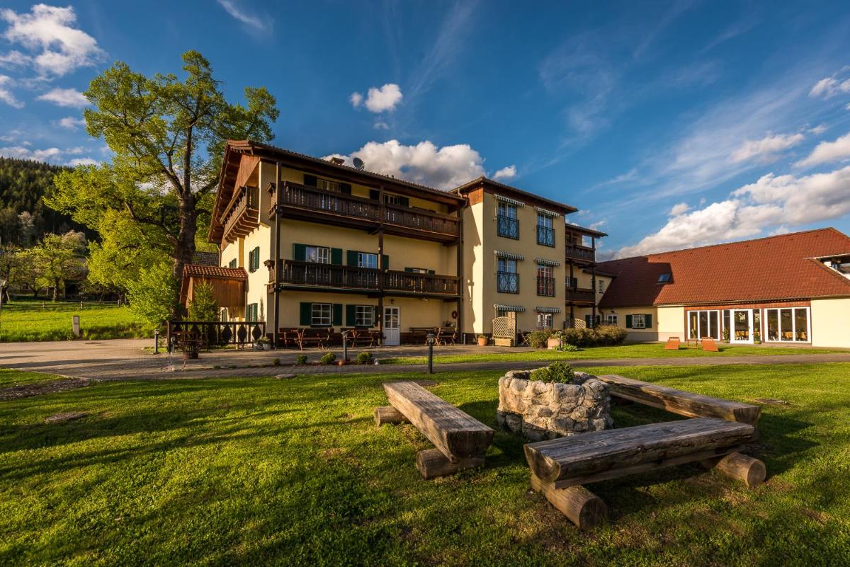 Ferienwohnungen Hotel Garni Dörflerwirt - Housity
