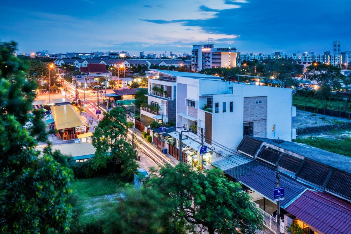 Livotel Hotel Hua Mak Bangkok - Housity