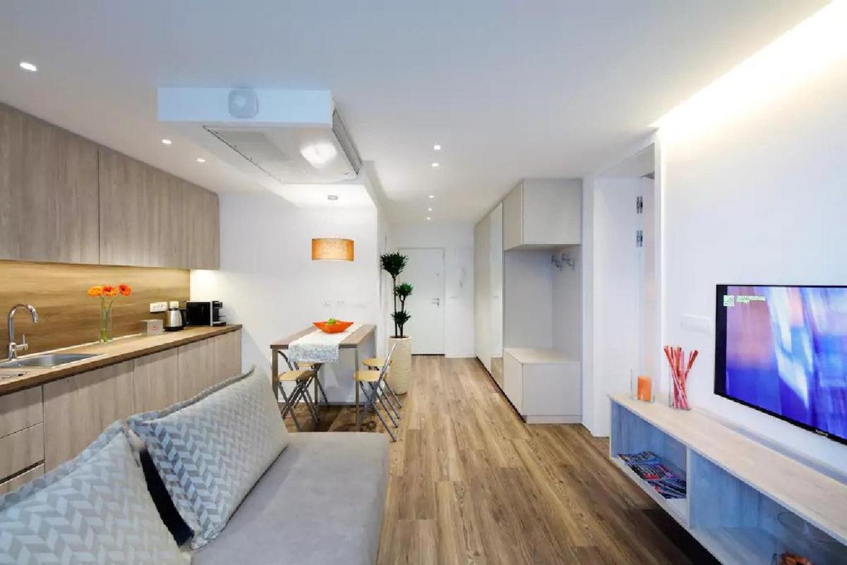 ★ Exclusive Central Apartment ★ FREE Garage ★ - Housity