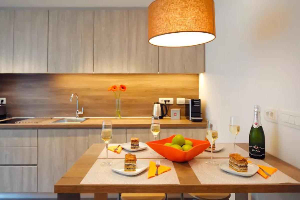 ★ Exclusive Central Apartment ★ FREE Garage ★ - Housity
