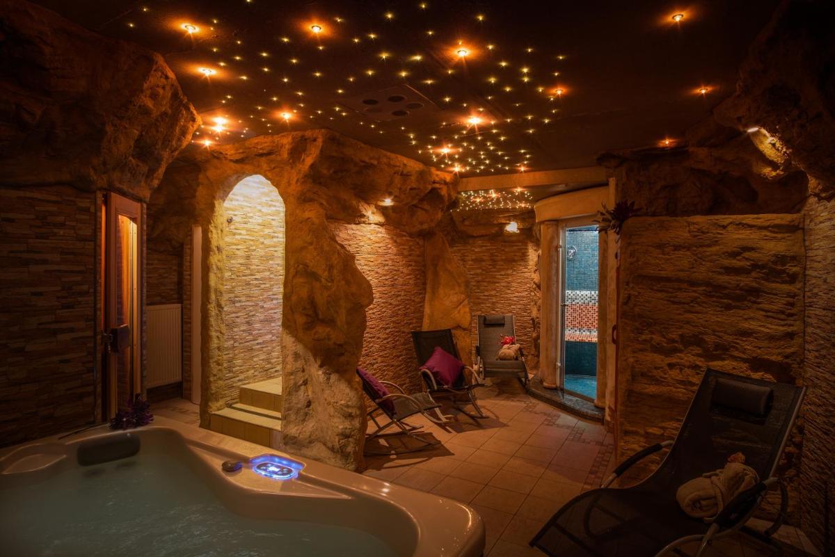 Hotel Atrium Garni - Housity
