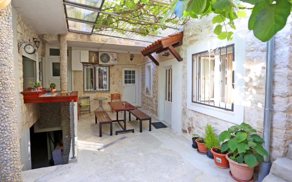 Apartments Nikolla - Housity