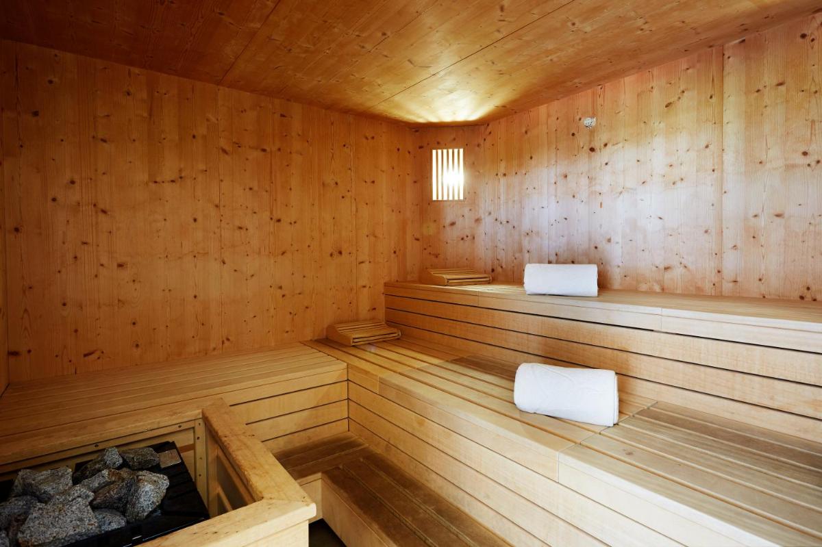 Imagen de la galería de Grupotel Macarella Suites & Spa, en Son Xoriguer