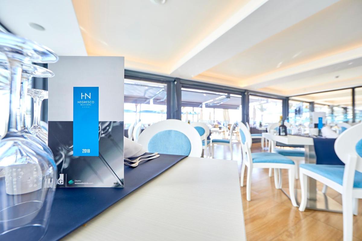 Un restaurante o sitio para comer en Hotel Negresco - Adults Only