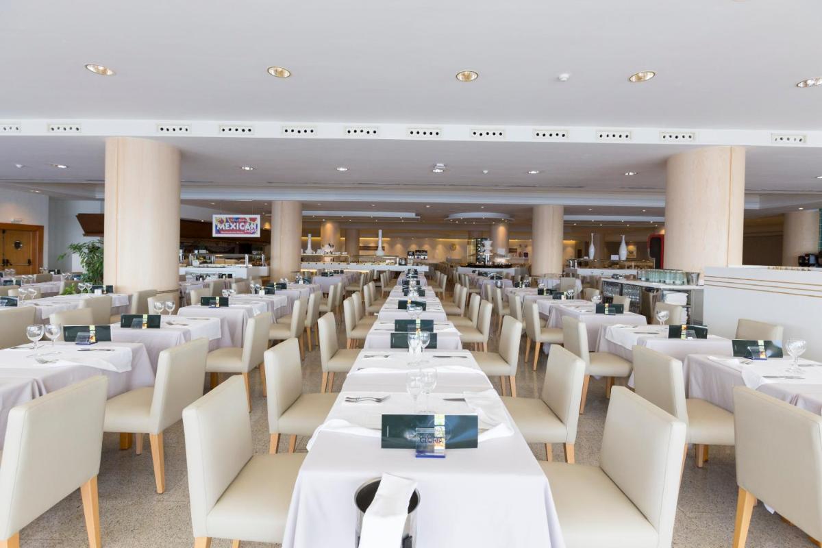 Un restaurante o sitio para comer en Gloria Palace Amadores Thalasso & Hotel
