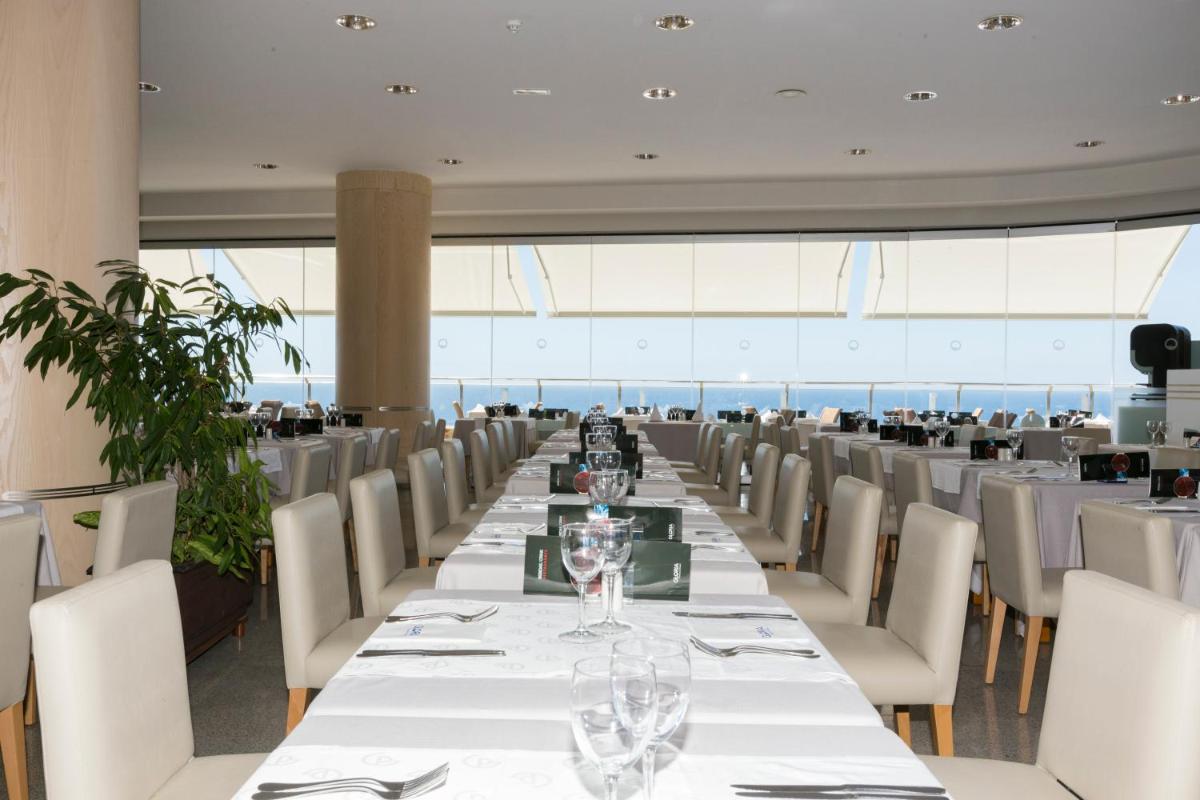 Un restaurante o sitio para comer en Gloria Palace Amadores Thalasso & Hotel