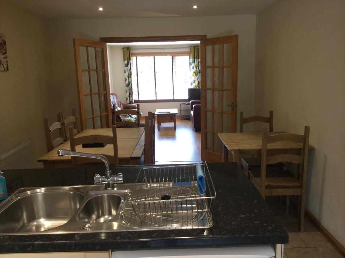 Four-Bedroom House - Stratherrick Free Parking - Housity