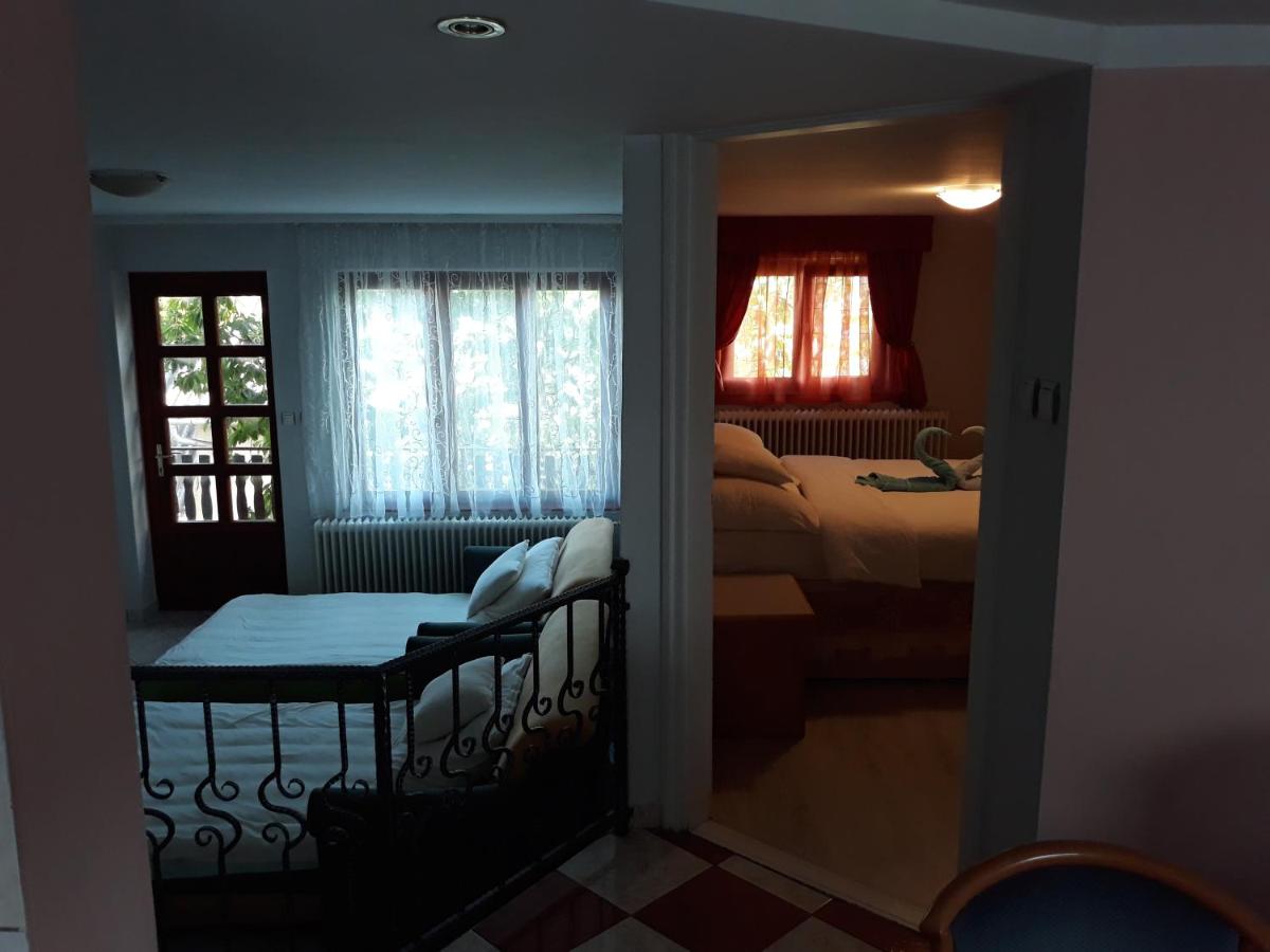 Rózsa apartman - Housity