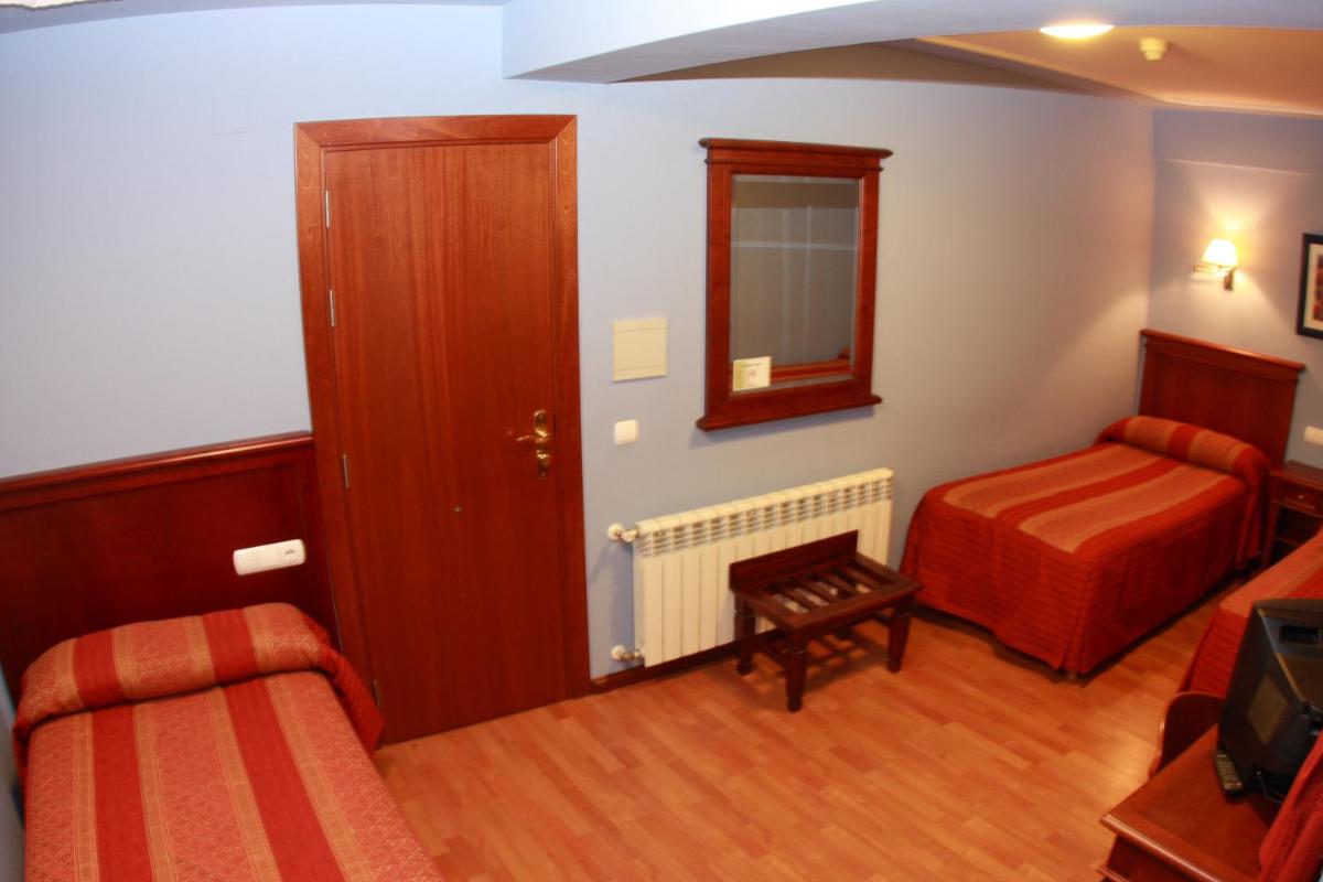 Hostal Torres - Housity