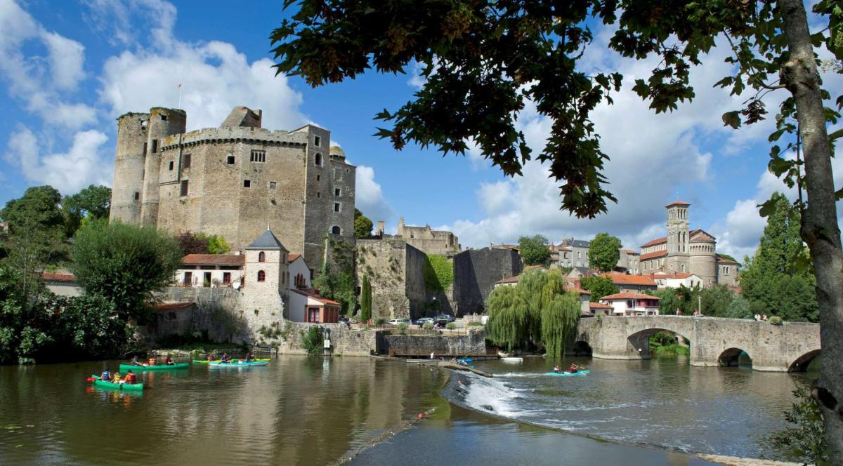 Vue sur la rivière ou le fleuve situé(e) à proximité de l'hôtel
