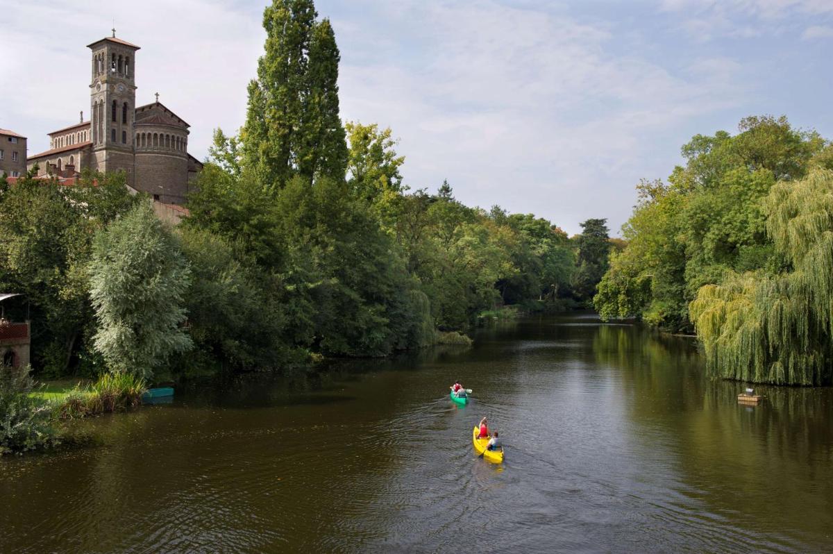 Vue sur la rivière ou le fleuve situé(e) à proximité de l'hôtel