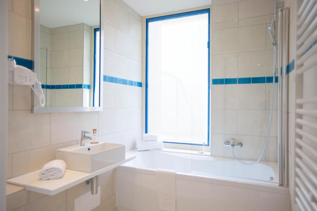 Salle de bains dans l'établissement Les Terrasses d'Eze - Hôtel & Spa