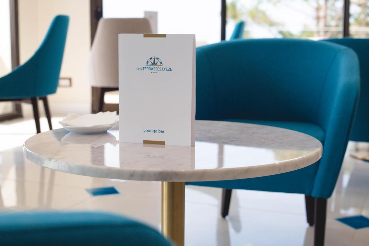 Coin salon dans l'établissement Les Terrasses d'Eze - Hôtel & Spa