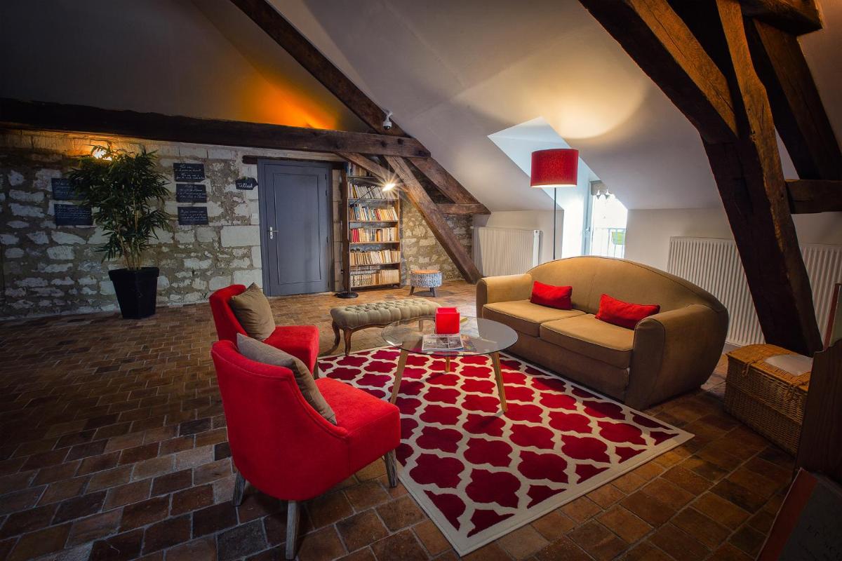 Coin salon dans l'établissement Hôtel & Spa Chai De La Paleine