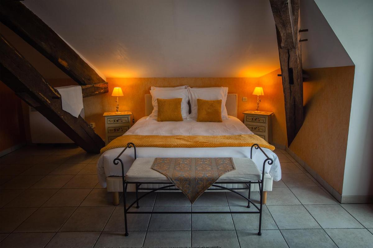 Un ou plusieurs lits dans un hébergement de l'établissement Hôtel & Spa Chai De La Paleine