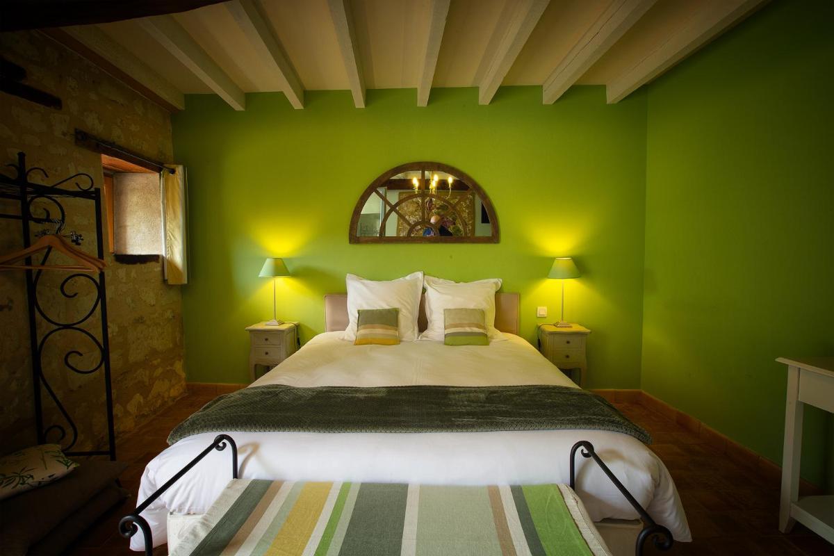Un ou plusieurs lits dans un hébergement de l'établissement Hôtel & Spa Chai De La Paleine
