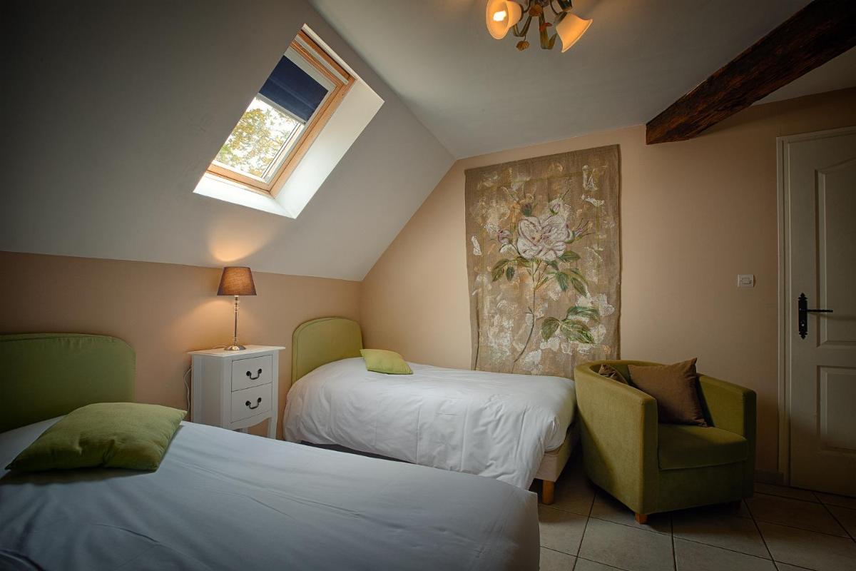 Un ou plusieurs lits dans un hébergement de l'établissement Hôtel & Spa Chai De La Paleine