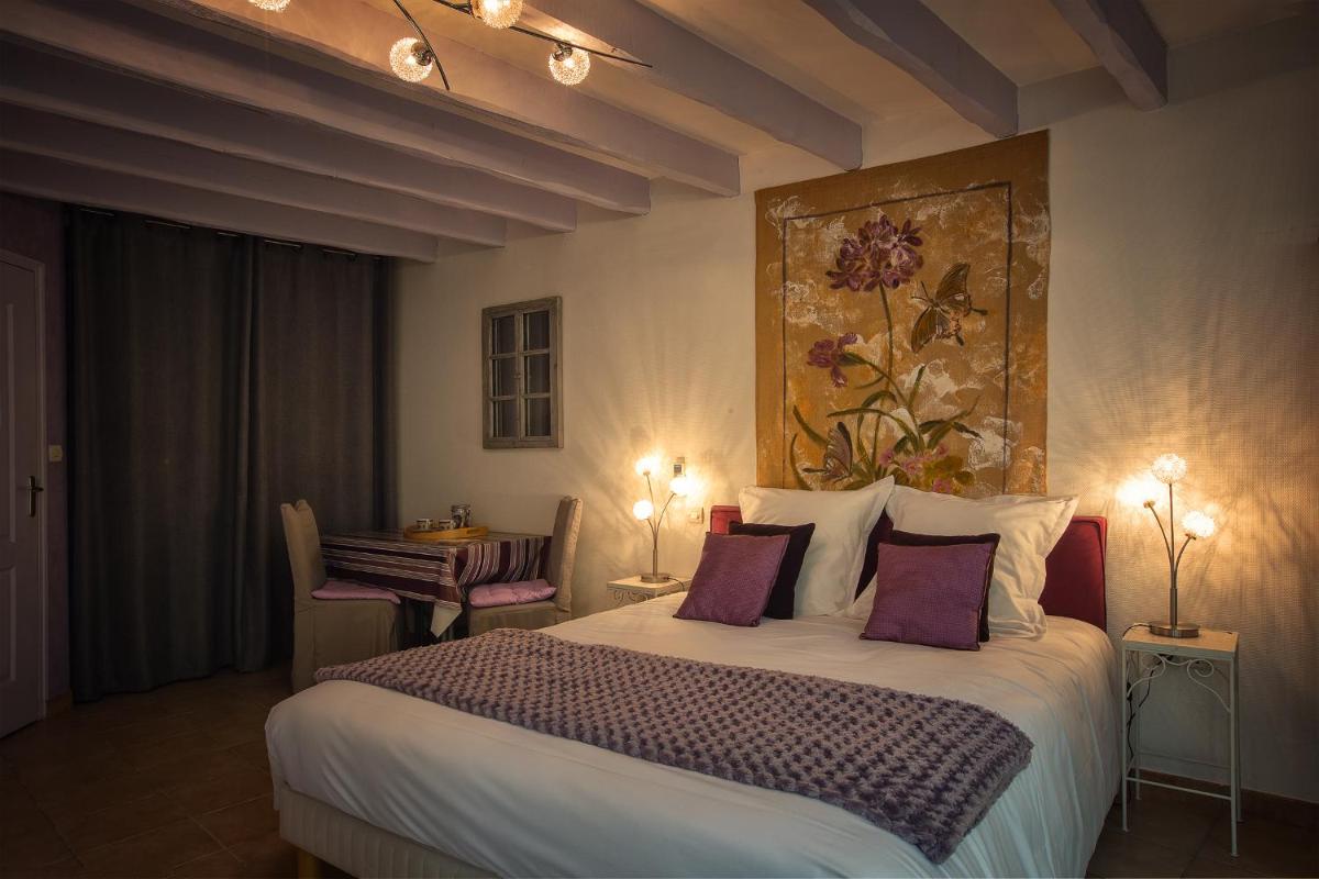 Un ou plusieurs lits dans un hébergement de l'établissement Hôtel & Spa Chai De La Paleine
