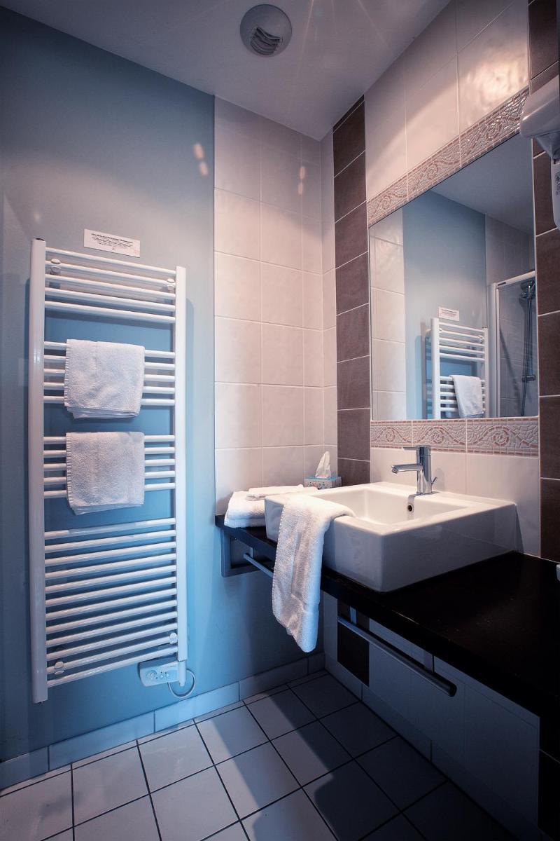 Un ou plusieurs lits dans un hébergement de l'établissement Hôtel & Spa Chai De La Paleine