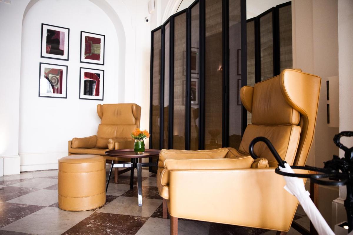 Coin salon dans l'établissement Hôtel Vernet Champs Elysées Paris Coin salon dans l'établissement Hôtel Vernet Champs Elysées Paris