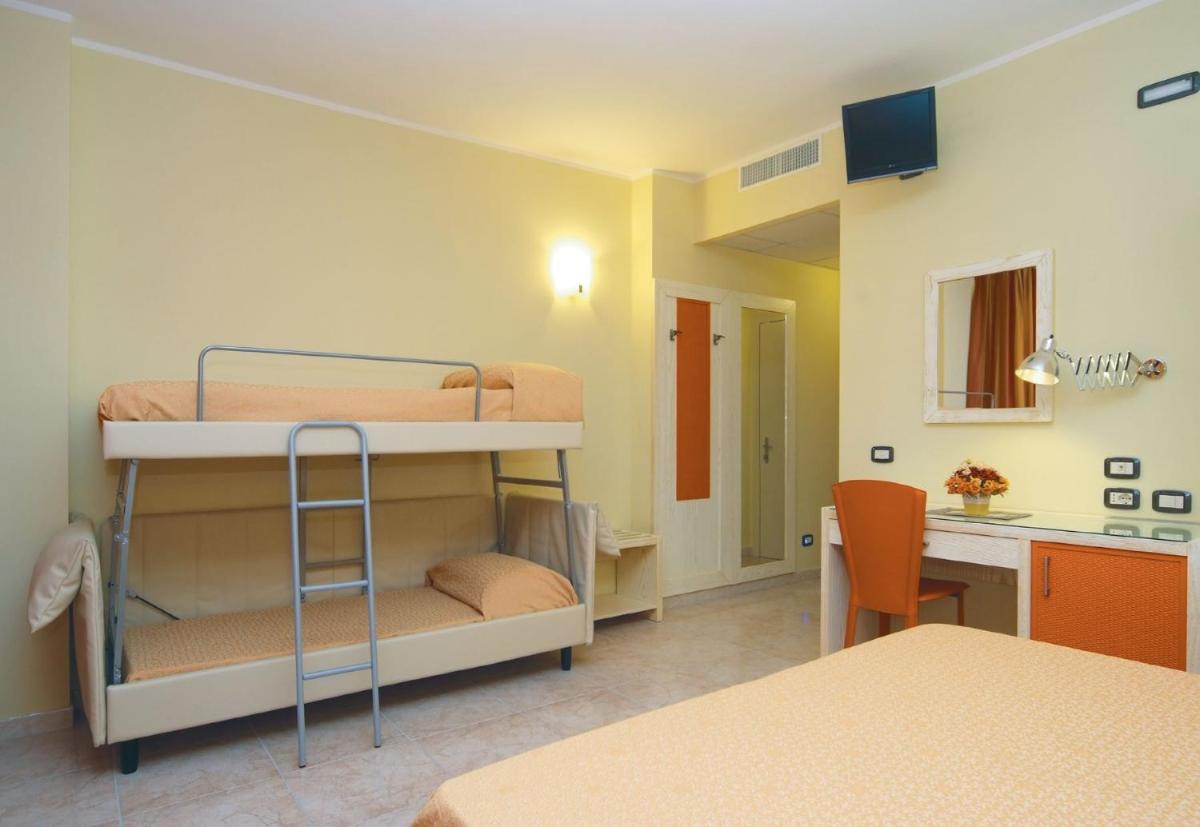 Hotel Cristal Eboli - Housity