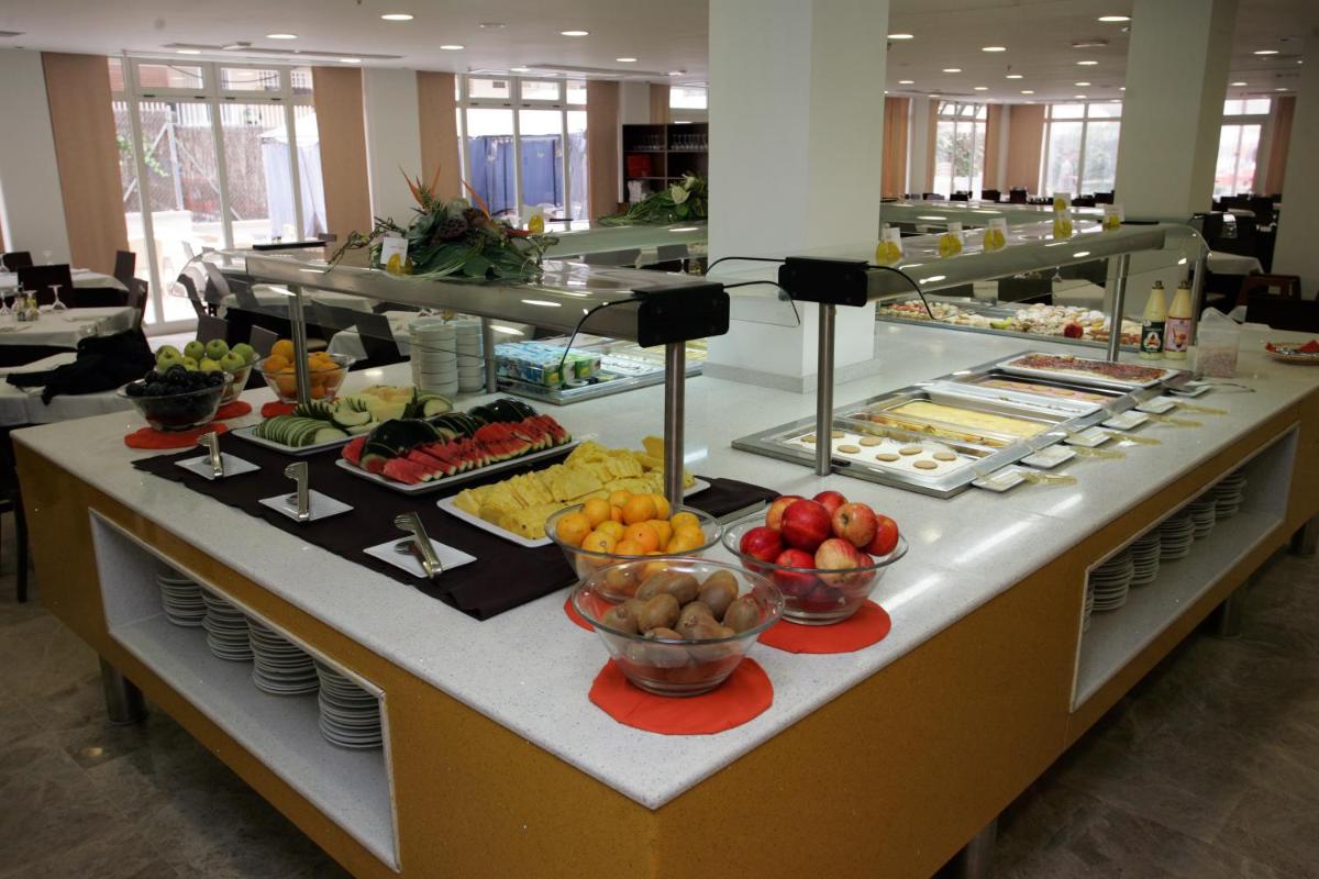 Comida en o cerca de este hotel
