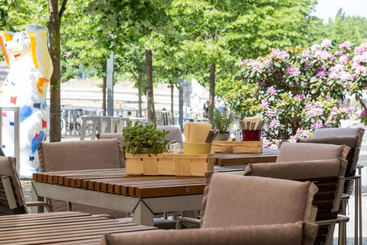 Ein Restaurant oder anderes Speiselokal in der Unterkunft Radisson Collection Hotel, Berlin