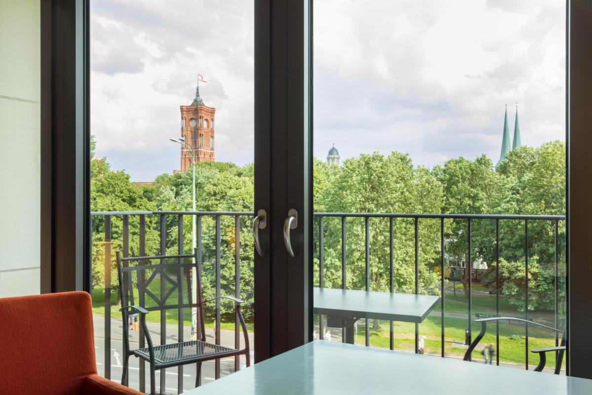 Ein Balkon oder eine Terrasse in der Unterkunft Radisson Collection Hotel, Berlin