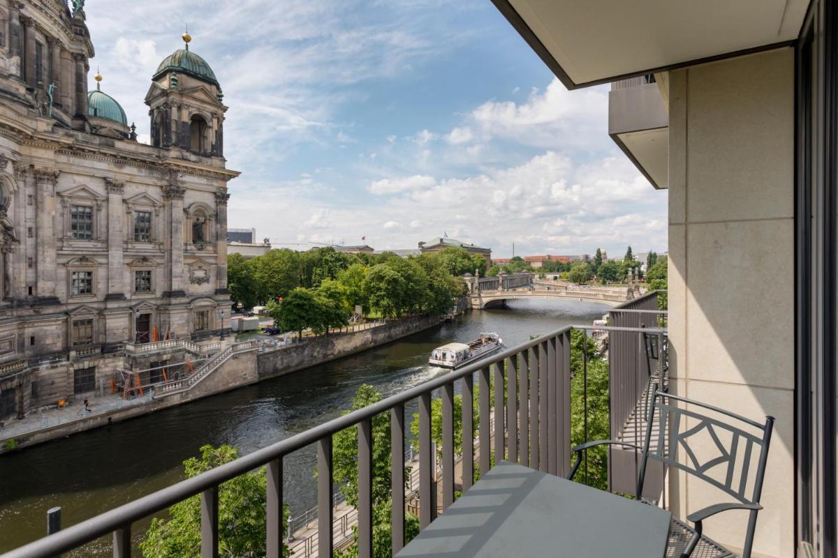 Ein Balkon oder eine Terrasse in der Unterkunft Radisson Collection Hotel, Berlin