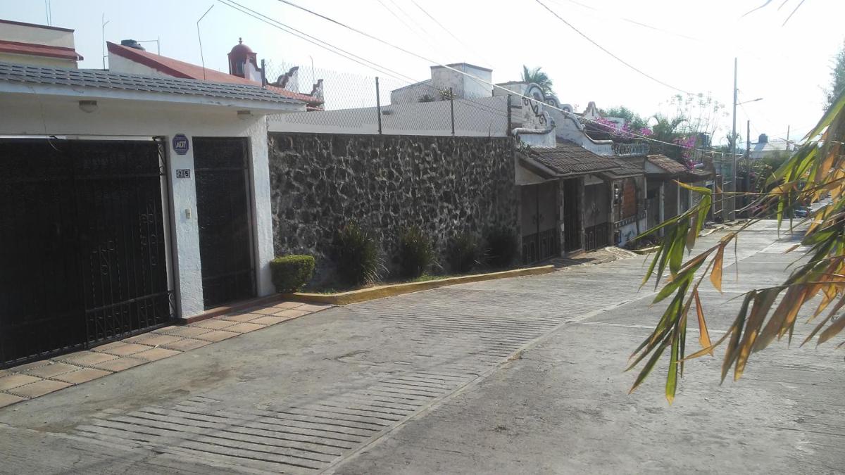 Casa privada completa , para 8 personas para descanso y o trabajo tambien por habitacion con baño privado para 2 o 4 personas compartiendo areas comunes - Housity