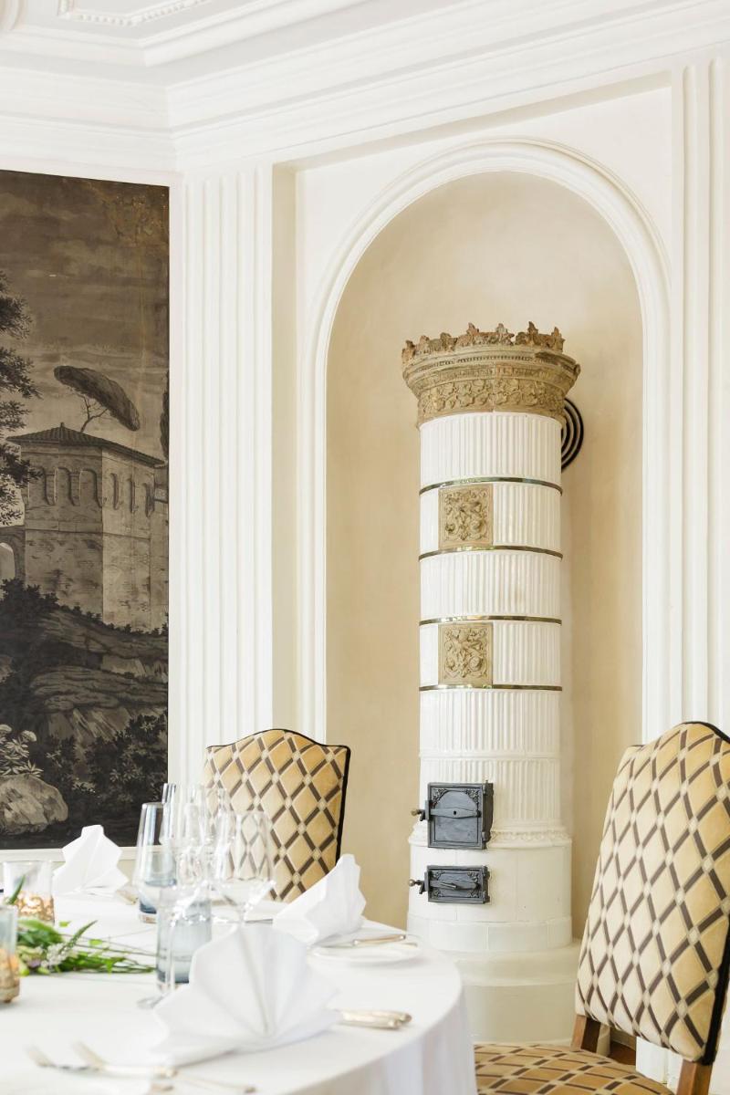 Ein Sitzbereich in der Unterkunft Althoff Hotel Fürstenhof