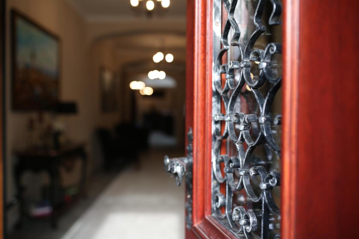 Artisans Boutique Villa - Housity