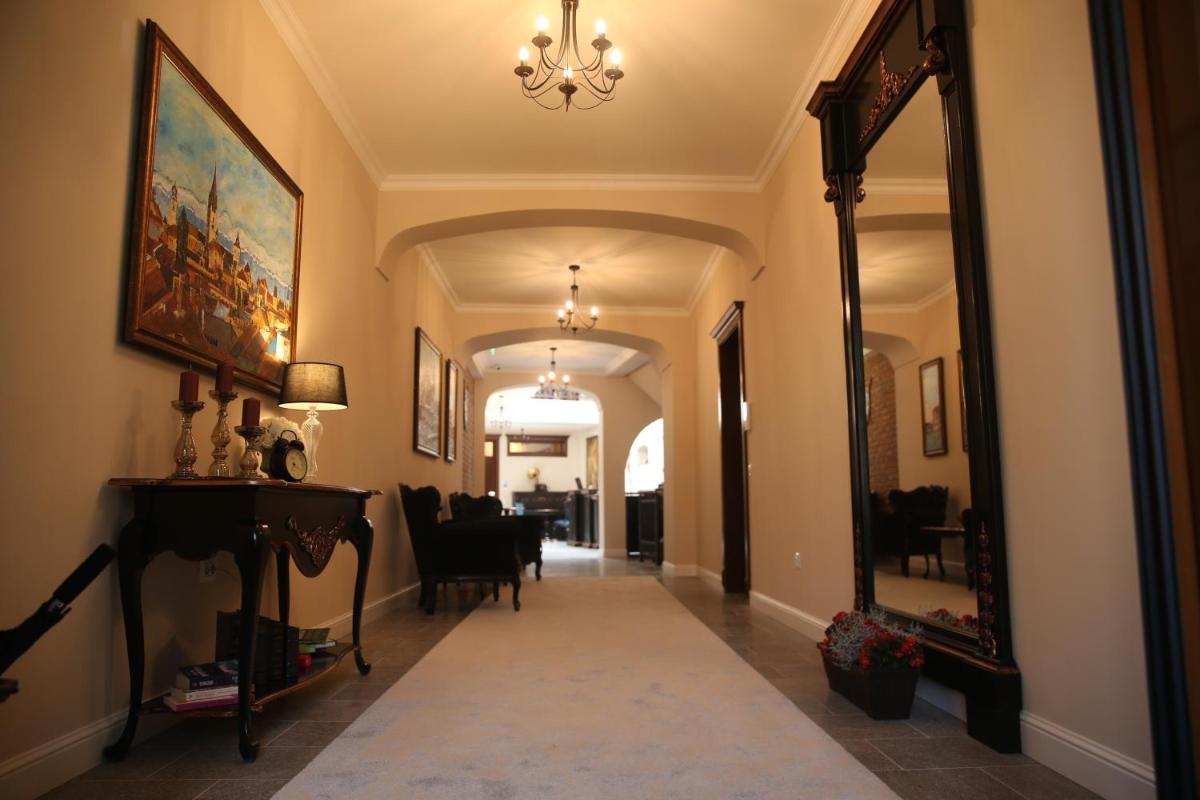 Artisans Boutique Villa - Housity